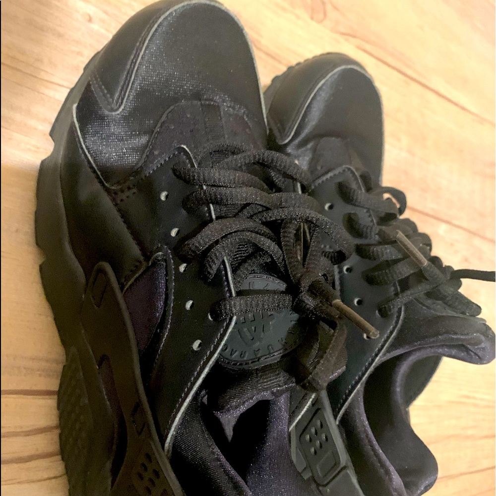 Black Huaraches